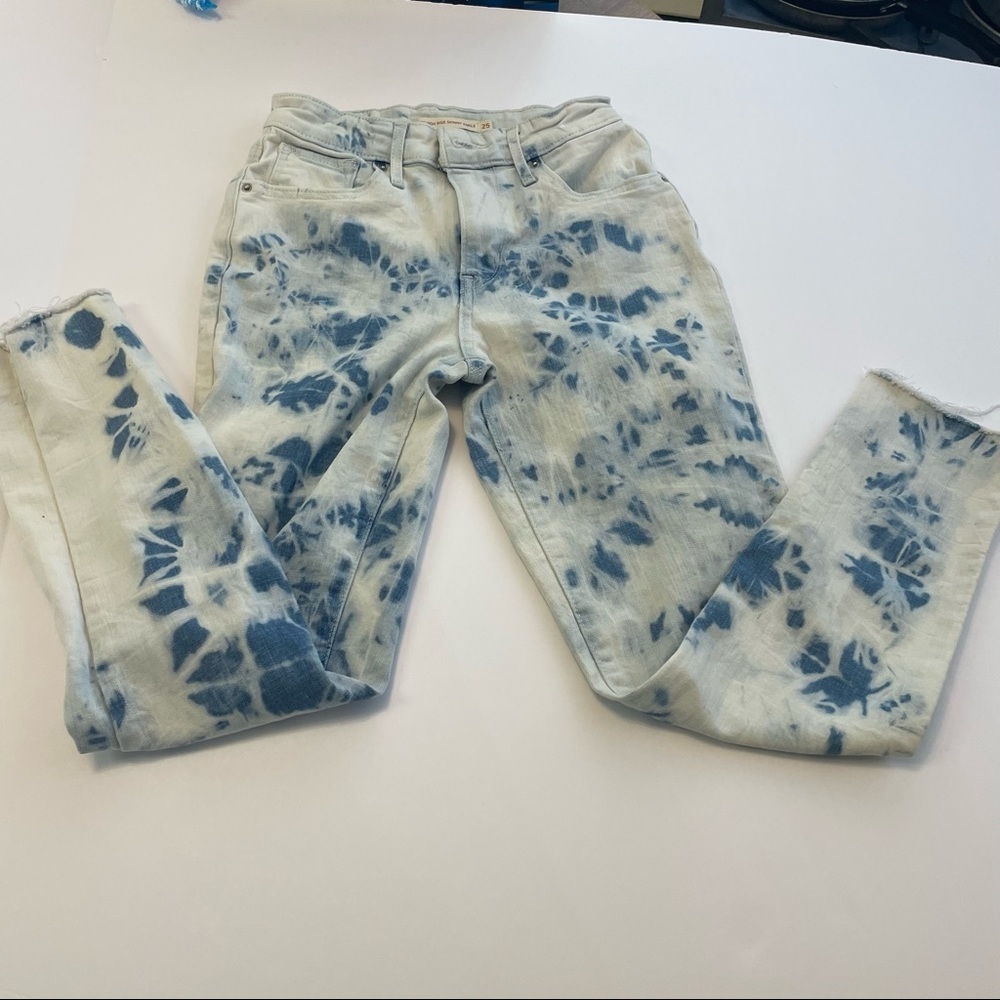 Levi Strauss & Co 721 High Rise Skinny Ankle Jeans with Bleach Faded Pattern